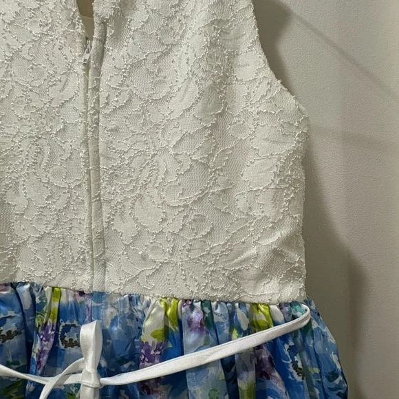 Floral Blue and White Kids Dress​ - Picture 3 of 4